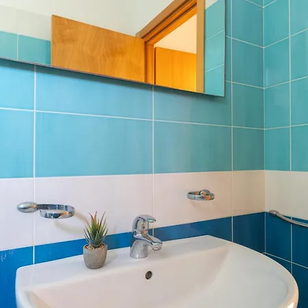Oasi Con Piscina E 2 - Ginevra アパート